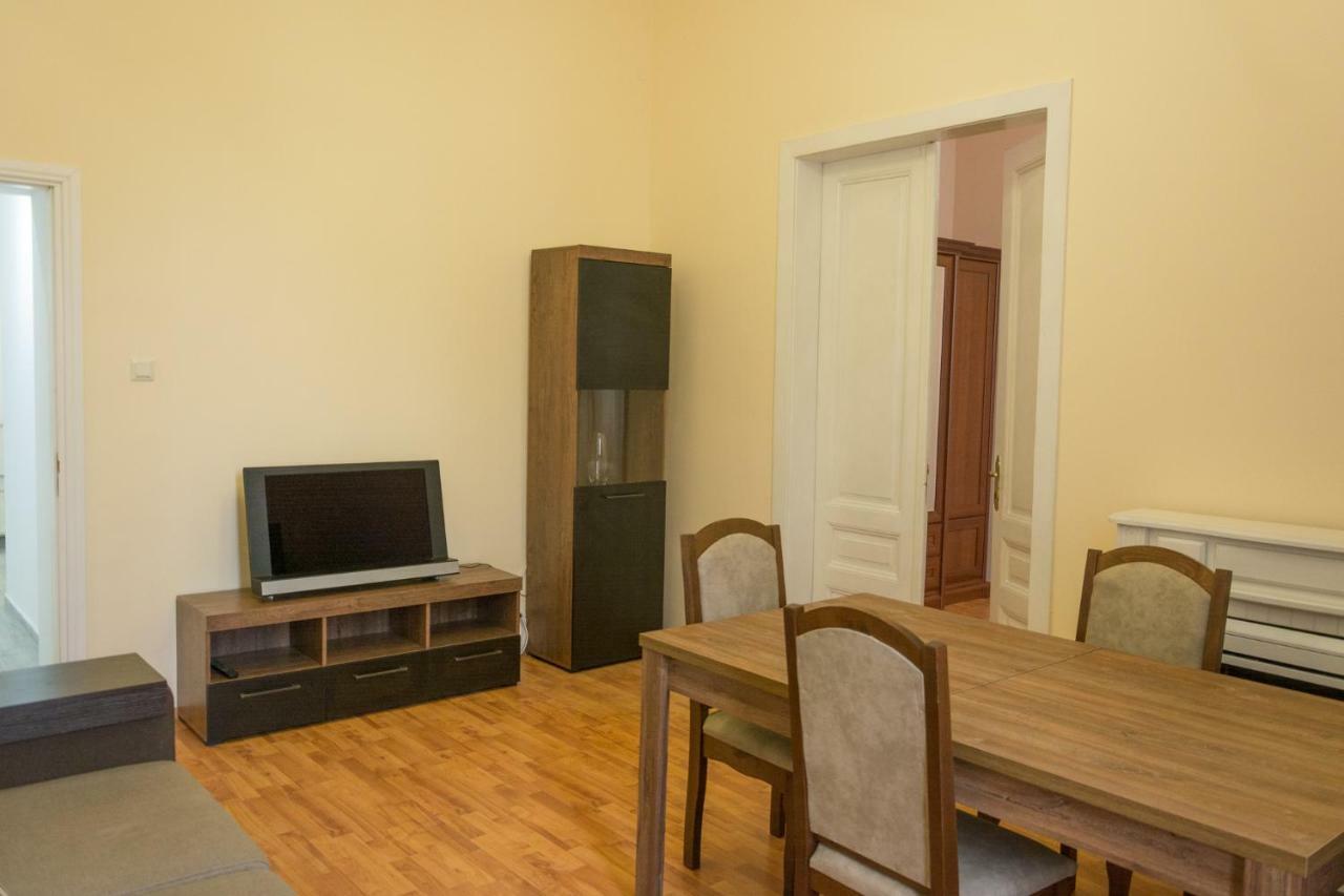 Apartment in the city centre Mukácheve Exterior foto